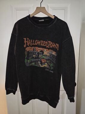 Halloweentown Sweatshirt Medium Comfort Colors Black Halloween Crewneck